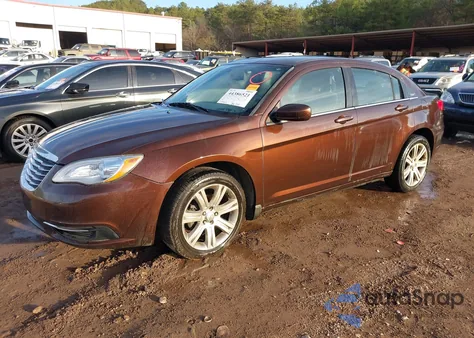 2013 Chrysler 200 Touring z USA, uszkodzony, nr VIN 1C3CCBBB3DN539871